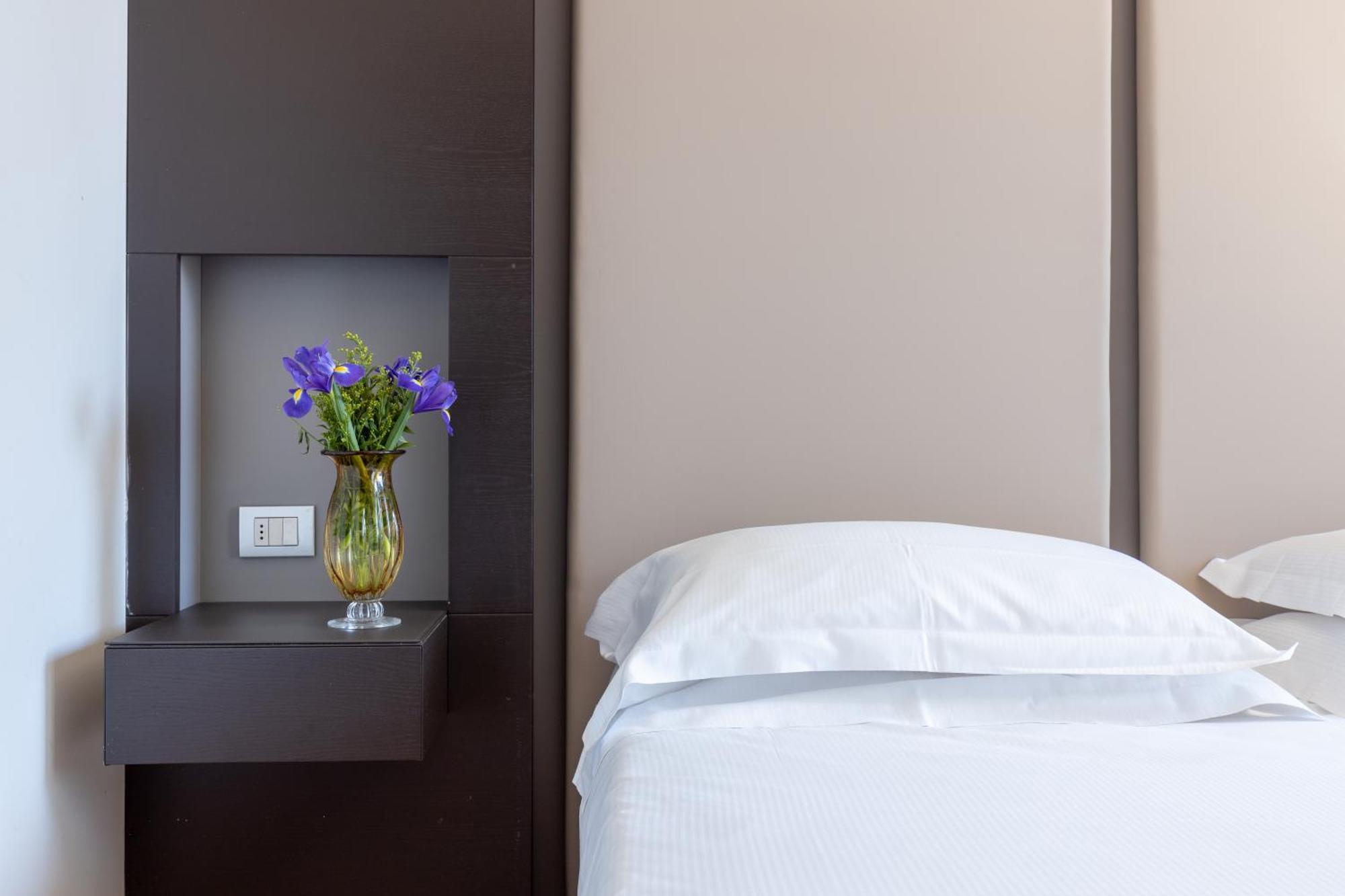Wall Art Hotel & Residence Prato  Bagian luar foto