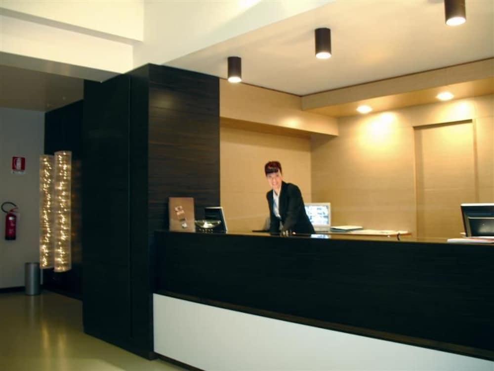 Wall Art Hotel & Residence Prato  Bagian luar foto